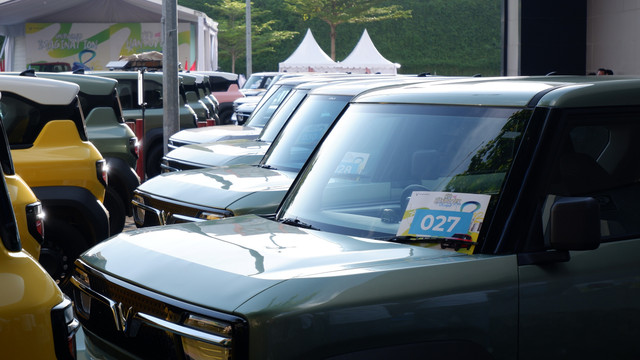 Seremoni penyerahan perdana mobil listrik VinFast VF 3 ke konsumen Indonesia (20/4/2025). Foto: Sena Pratama/kumparan