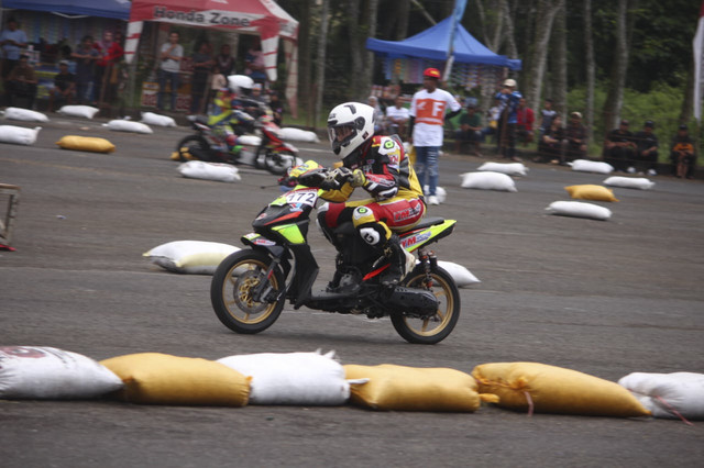 Kelas Matic 130 cc wanita di ajang Honda Dream Cup 2025. Foto: Fitra Andrianto/kumparan