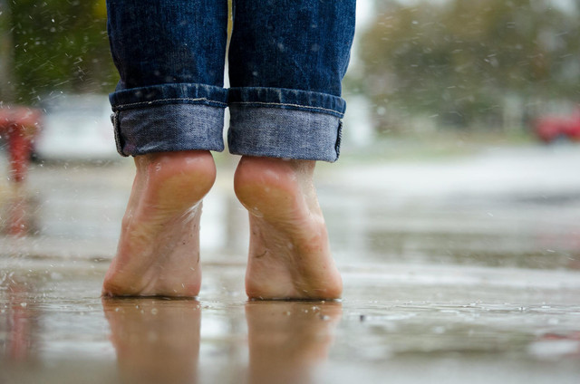 Ilustrasi tips merawat denim. Foto: Pexels.com/Alicia Zinn
