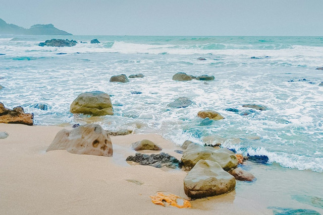 Pantai Pecaron. Foto: Pantai Pecaron, Kebumen. Sumber: Unsplash/Fairuz Naufal Zaki