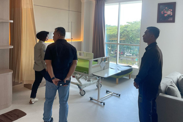 Polisi memeriksa Persada Hospital Malang. Foto: Polresta Malang Kota