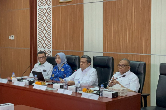 Konferesi pers BPJPH dan BPOM di Gedung BPJPH, Jakarta Timur, Senin (21/4/2025). Foto: Rayyan Farhansyah/kumparan