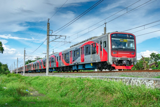 KRL produksi INKA. Foto: KAI Commuter