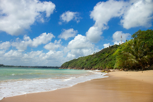 Pantai Bandengan. Foto hanya sebagai ilustrasi, bukan tempat sebenarnya. Sumber foto: Unsplash-Chathura Anuradha Subasinghe