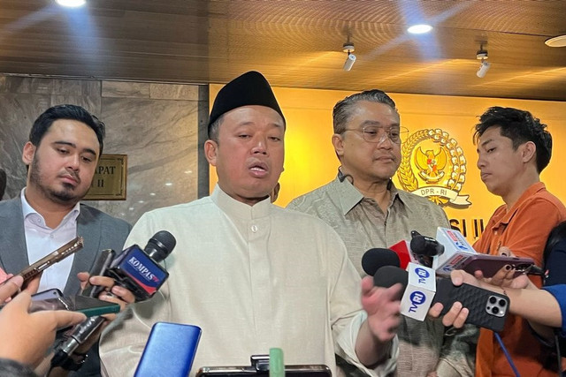 Menteri ATR/BPN Nusron Wahid usai mengikuti rapat kerja bersama Komisi II DPR RI di Kompleks Parlemen Senayan, Jakarta, Senin (21/4/2025). Foto: Haya Syahira/kumparan