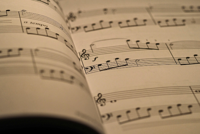 Ilustrasi arti lagu Selena Gomez Lose You to Love Me. Sumber foto: Pixabay/ Ralf1403