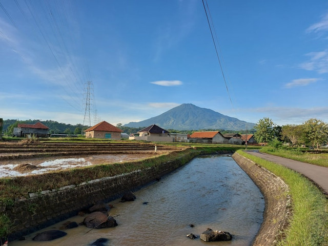 Di Majalengka ada gunung apa saja. Foto hanyalah ilustrasi bukan tempat sebenarnya. Sumber: Unsplash/Ahmad Hanafi