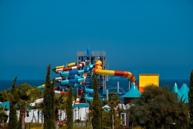  Jembar Waterpark. Foto hanya ilustrasi bukan sebenarnya. Foto: dok. Unsplash/Oswald Elsaboath