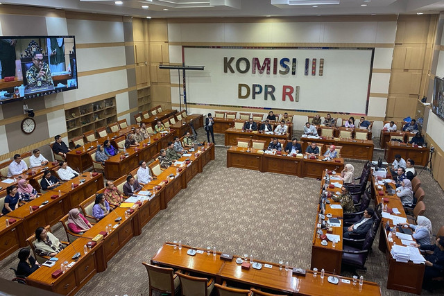 Komisi III DPR RI rapat dengar pendapat dengan Dirreskrimum Polda Jabar, Kuasa Hukum Pemain Sirkus dan Pengelola Taman Safari Indonesia di Kompleks Parlemen, Jakarta, Senin (21/4/2025). Foto: Haya Syahira/kumparan
