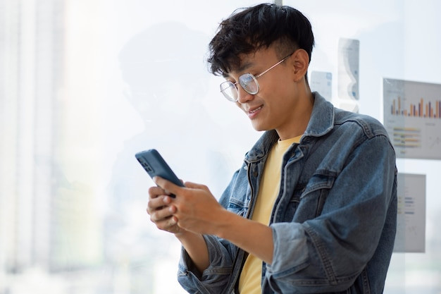 Ilustrasi cara Split Screen HP Realme. Foto: Freepik  