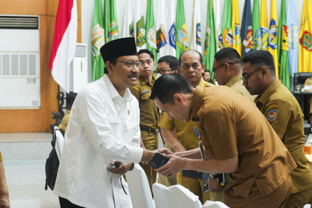 Mendagri Tito Karnavian dan Mensos Saifullah Yusuf (Gus Ipul) sosialisasi Sekolah Rakyat, Senin (21/4/2025). Foto: Dok. Kemensos