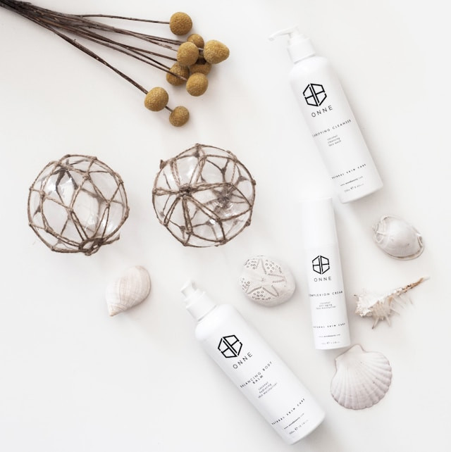 Ilustrasi sunscreen yang cocok untuk kulit kering dan kusam. Sumber: unsplash.com/Onne Beauty