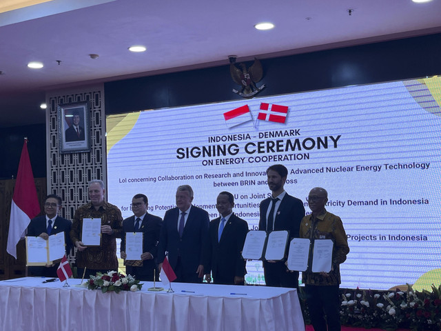 Penandatanganan Nota Kesepahaman Pemerintah Indonesia dan Denmark di sektor energi baru terbarukan (EBT) dan konservasi energi, Senin (21/4/2025). Foto:  Fariza/kumparan