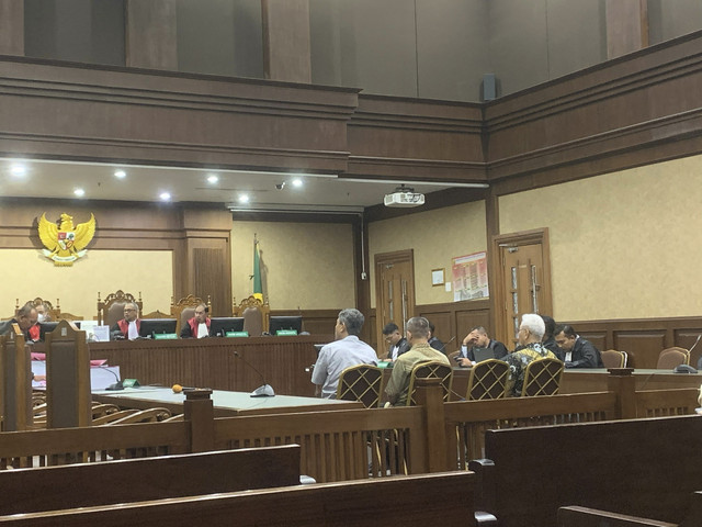 Sidang tuntutan kasus dugaan korupsi pengelolaan tata niaga komoditas timah dengan terdakwa Bambang Gatot Ariyono, Alwin Albar, dan Supianto, di Pengadilan Tipikor Jakarta, Senin (21/4/2025). Foto: Fadhil Pramudya/kumparan