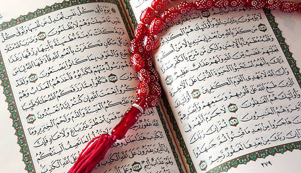 Ilustrasi Lirik Sholawat Al Qolbu Mutayyam, Foto: Unsplash/Retrovizor.