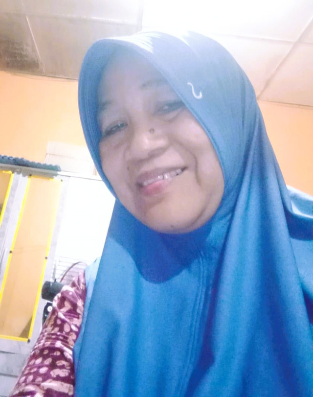 Mardiana (52 Thn) Guru Honorer yang mengabdi lebih 20 tahun di Aliyah Bingkat (Foto:Dok.Mardiana)
