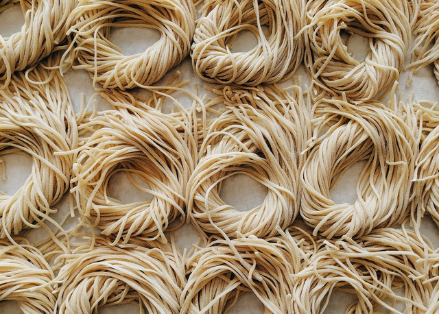 Ilustrasi Daftar Menu Mie Gacoan 2025   Sumber Unsplash/Juliana Malta