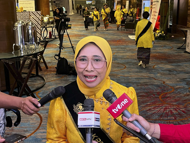 Ketua Komisi X Hetifah Sjaifudian saat ditemui usai pelantikan pengurus pusat Kesatuan Perempuan Partai Golkar (KPPG) masa bakti 2024-2029 di Hotel Pullman, Jakarta Barat, Senin (21/4/2025). Foto: Rayyan Farhansyah/kumparan