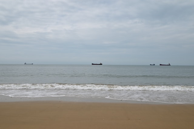 Pantai Gemah Tulungagung. Foto hanya ilustrasi, bukan tempat sebenarnya. Sumber: unsplash.com/Luo Jin Hong