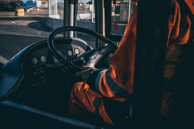 Jadwal Keberangkatan Bus Lorena 2025 (Foto hanya ilustrasi, bukan bus sebenarnya) Sumber: pexels/Will Kirk