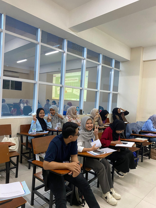 Potret Mahasiswa Sedang Berdiskusi Mewakili Semangat Berfikir Kritis dan Interaksi Sosial Dok.Sarmila