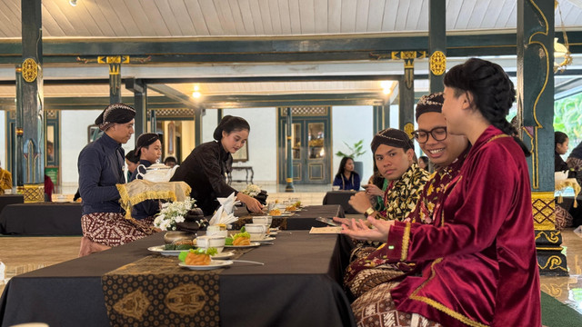 Para tamu yang hadir dalam sesi Patehan: Royal Hi-Tea Ceremony pada Selasa (15/4). Foto: Arif UT/Pandangan Jogja.
