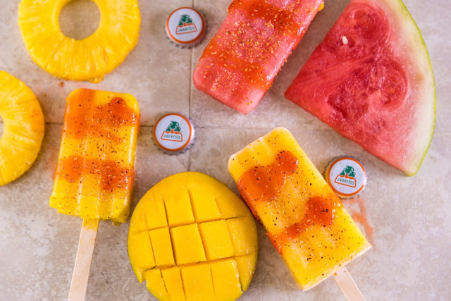 Ilustrasi cara menyimpan es buah agar tidak basi, foto: unsplash/Jarritos Mexican Soda