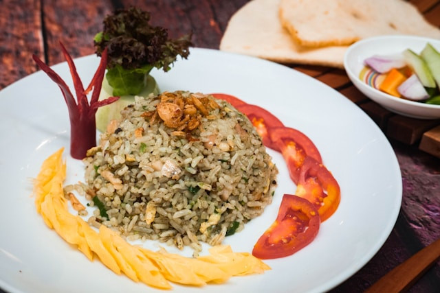 Isi nasi goreng Italy Solaria. Foto hanya ilustrasi, bukan yang sebenarnya. Sumber: Unsplash/R Eris