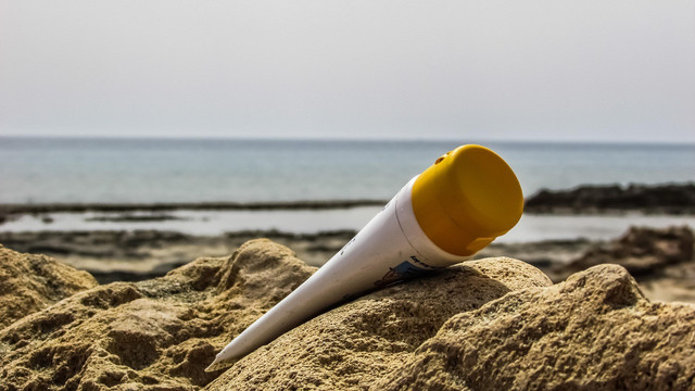 Ilustrasi sunscreen Facetology untuk kulit berjerawat. Sumber: Pixabay/dimitrisvetsikas1969