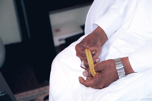 Kalimat Dzikir. Foto hanya ilustrasi. Sumber foto: Unsplash/Baqeer