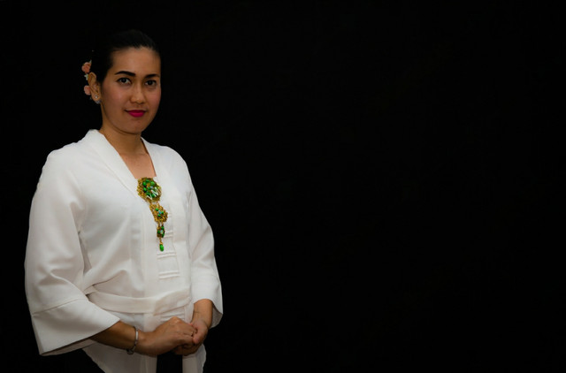 Ilustrasi Wanita Indonesia Berpose Sebagai Tokoh Sejarah. Sumber : Shutter Stock