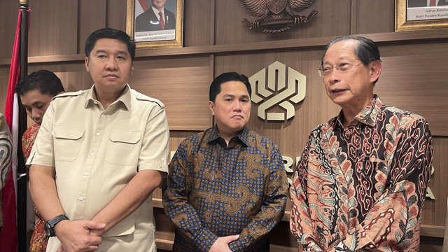Pertemuan Menteri PKP Maruarar Sirait dengan Menteri BUMN Erick Thohir, Komisaris BCA Jahja Setiaatmadja, Komisioner BP Tapera, dan Asosiasi Pengembang, Selasa (22/4/2025). Foto:  Fariza/kumparan