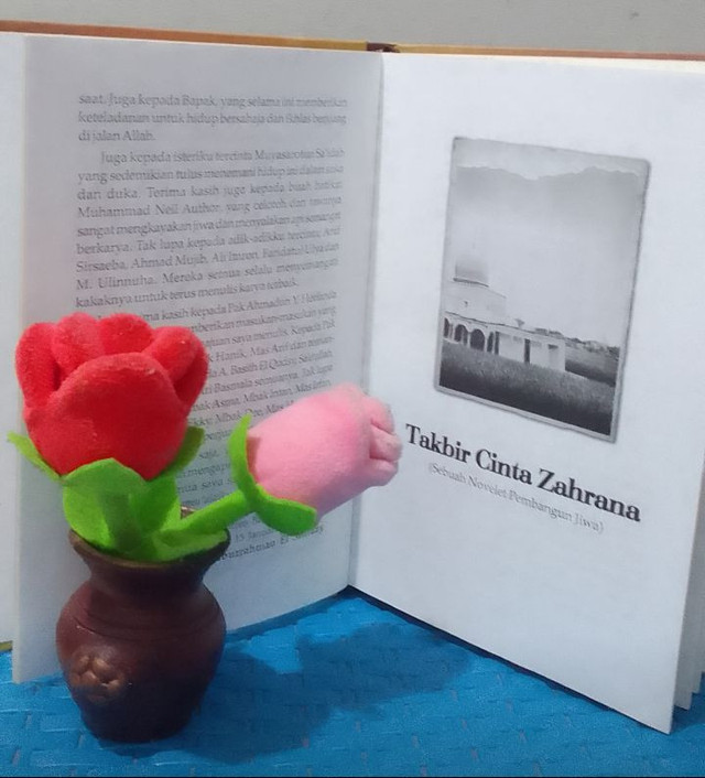 "Takbir Cinta Zahrana"  merupakan salah satu novelet dalam buku tersebut. (Foto: Mohamad Jokomono)