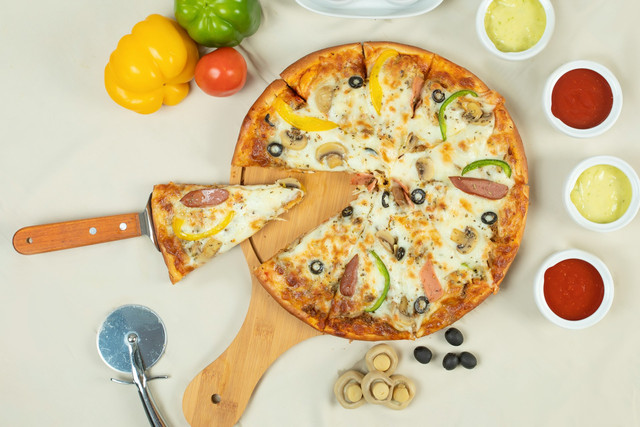 Medium Pizza Domino berapa slice? Foto hanya ilustrasi. Sumber: Unsplash/Bulbul Ahmed