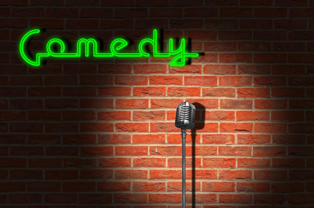 Ilustrasi Public Speaking Comedian (sumber:https://pixabay.com/id/photos/komedi-klub-humor-batang-panggung-6054626/)