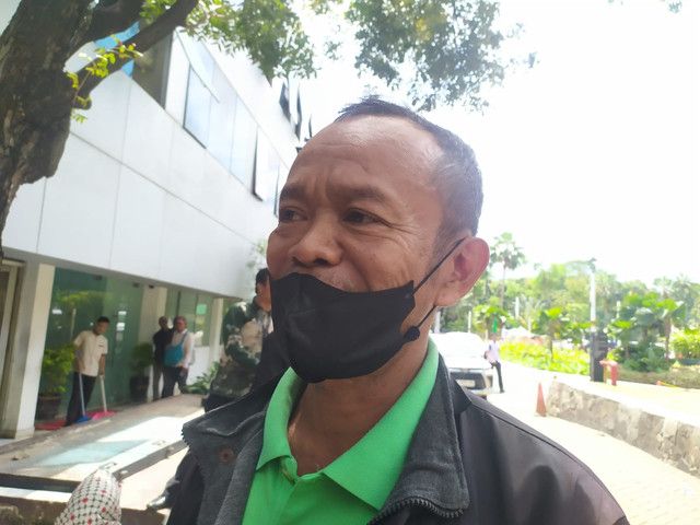 Pelamar petugas PPSU, Idam (54), saat ditemui di Balai Kota Jakarta pada Rabu (25/4).  Foto: Rachmadi Rasyad/kumparan