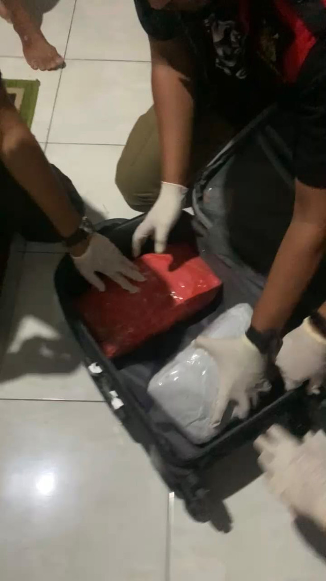 Penyidik Kejagung temukan uang Rp 5,5 miliar di rumah hakim Ali Muhtarom terkait kasus suap vonis lepas korupsi CPO. Foto: Dok. Istimewa