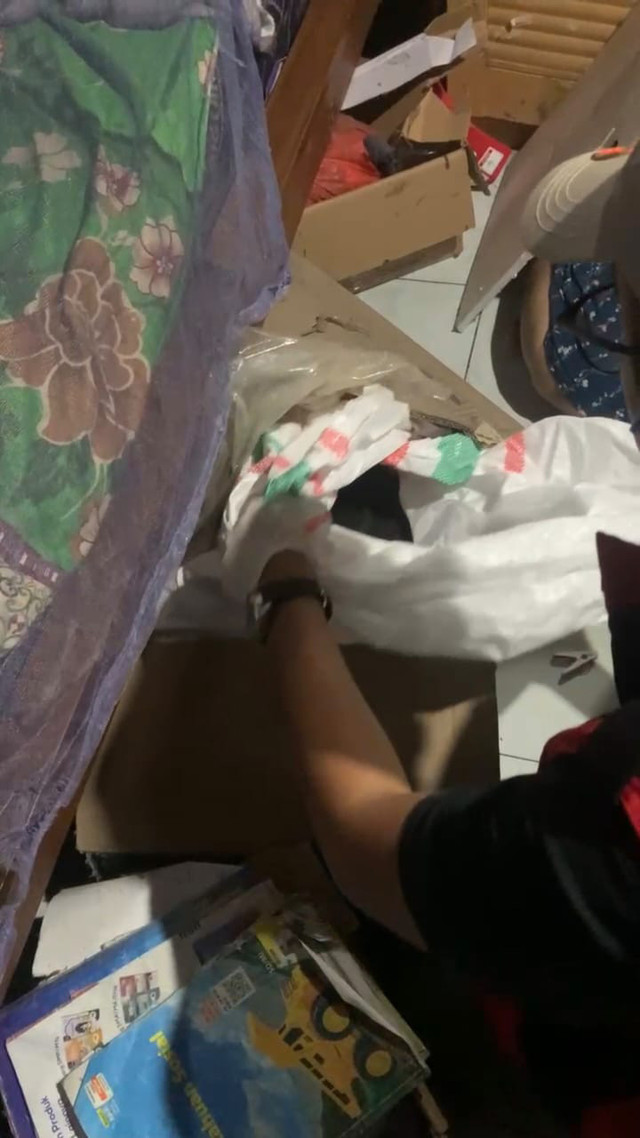 Penyidik Kejagung temukan uang Rp 5,5 miliar di rumah hakim Ali Muhtarom terkait kasus suap vonis lepas korupsi CPO. Foto: Dok. Istimewa