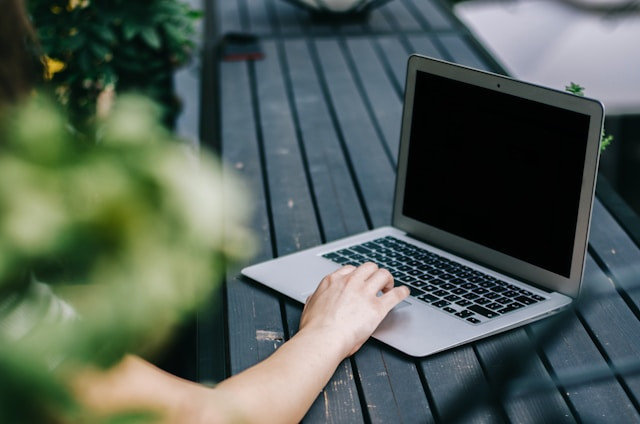 Ilustrasi Perbedaan Self-Employed dan Freelance. Foto: dok. Unsplash/Katarina Miloševic