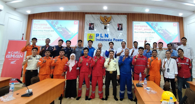 Asmo Kalbar memberikan edukasi keselamatan berkendara kepada pegawai PLTU Bengkayang. Foto: Dok. Asmo Kalbar