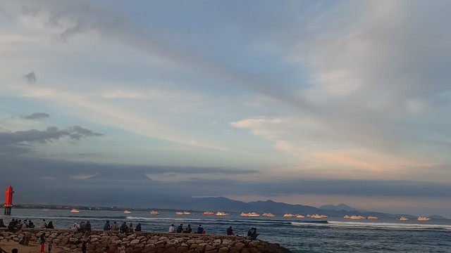 Suasana Pantai Sanur, Kota Denpasar, Bali, saat libur Hari Raya Galungan. Foto: Denita BR Matondang/kumparan