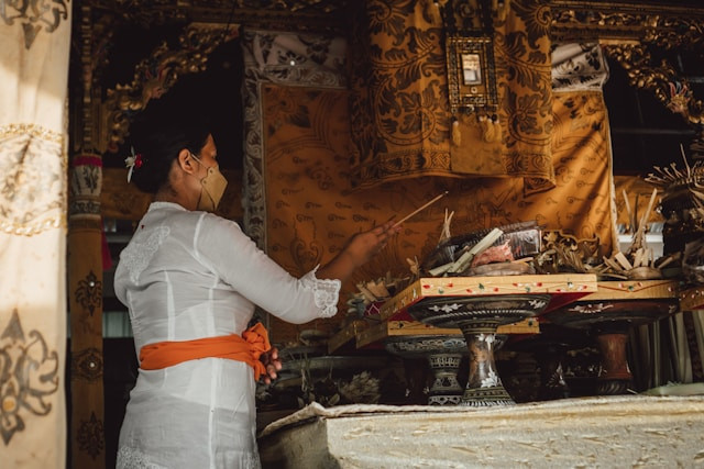 Ilustrasi untuk Makna Hari Raya Galungan dan Kuningan. Sumber: Unsplash/Polina Kuzovkova