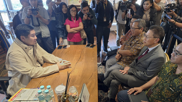 Pertemuan Menteri PKP Maruarar Sirait dengan CEO Lippo Group James Riady soal Meikarta di Kantor Kementerian PKP Wisma Mandiri Jakarta Pusat pada Rabu (23/4/2025). Foto: Argya D. Maheswara/kumparan