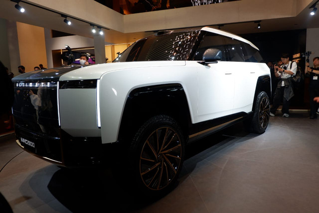 Jetour meluncurkan SUV off-road premiumnya, Jetour G900 di Shanghai Auto Show 2025. Foto: Muhammad Lutfan Darmawan/kumparan