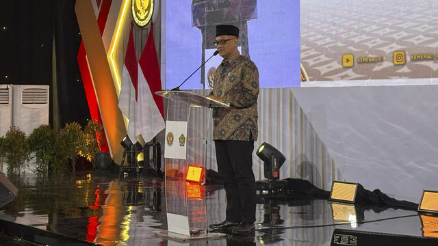 Kepala BP Haji Mochamad Irfan Yusuf saat acara Rakernas Konsolidasi Pelayanan Ibadah Haji 1446 Hijriah di UPT Asrama Haji Embarkasi Bekasi pada Rabu (23/4/2025). Foto: Abid Raihan/kumparan