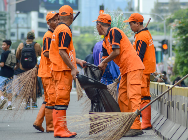Ilustrasi petugas PPSU DKI Jakarta. Foto: Unsplash