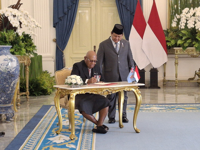 Presiden Republik Indonesia Prabowo Subianto beserta jajaran menteri Kabinet Merah Putih menerima kunjungan resmi Perdana Menteri (PM) Republik Fiji Sitiveni Rabuka di Istana Merdeka, Kamis (24/4). Foto: Zamachsyari/kumparan