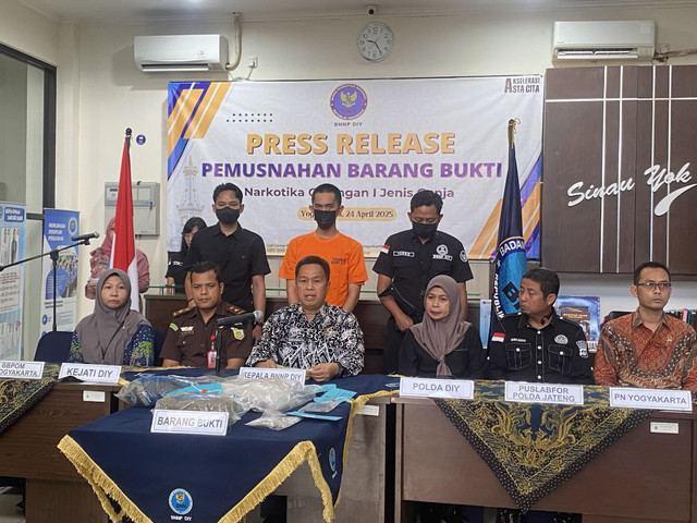 Konferensi pers pemusnahan barang bukti narkotika di Kantor BNNP DIY, Kamis (24/4). Foto: Dok. Resti Damayanti/Pandangan Jogja
