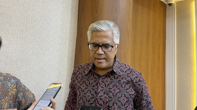 Juru Bicara Kementerian Luar Negeri (Kemlu) RI Roy Soemirat menjawab pertanyaan wartawan saat ditemui di Kantor Kemlu RI, Jakarta, Kamis (24/4/2025). Foto: Tiara Hasna/kumparan