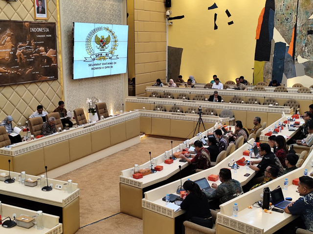 Suasana rapat kerja dan rapat dengar pendapat (RDP) Komisi II DPR bersama Kemendagri di Kompleks Parlemen Senayan, Jakarta, Kamis (24/4/2025). Foto: Luthfi Humam/kumparan